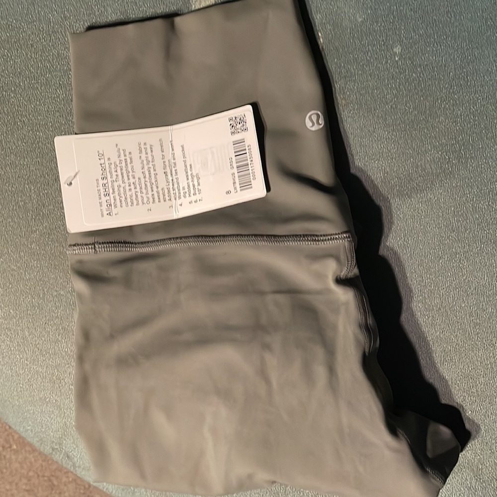 Lululemon NWT Align Short 10” Size 8 Grey Sage